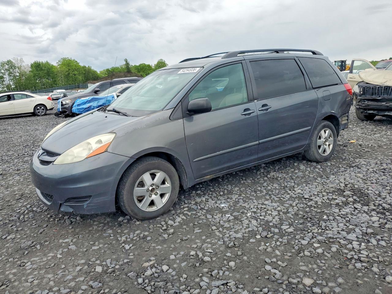 Salvage Toyota Sienna Image