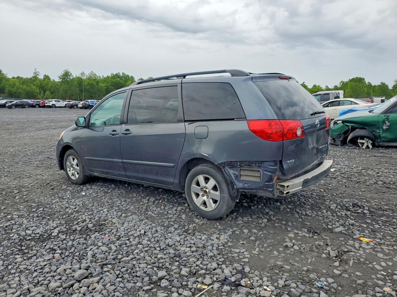 Toyota Sienna Le 7-passenger