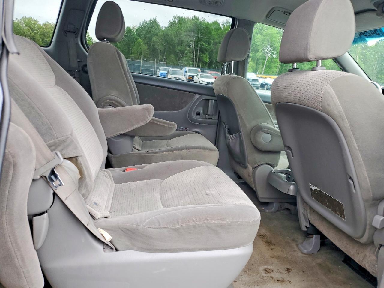Toyota Sienna Le 7-passenger