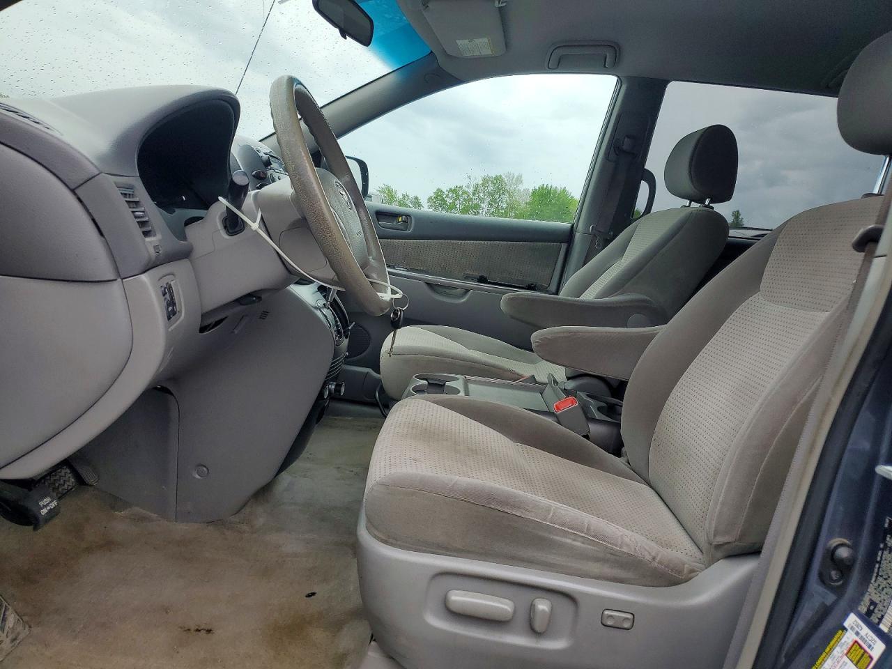 Toyota Sienna Le 7-passenger