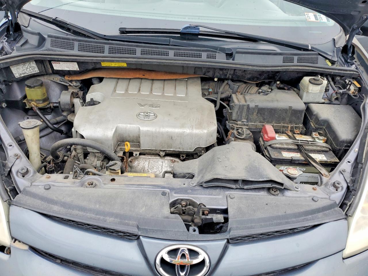 Toyota Sienna Le 7-passenger