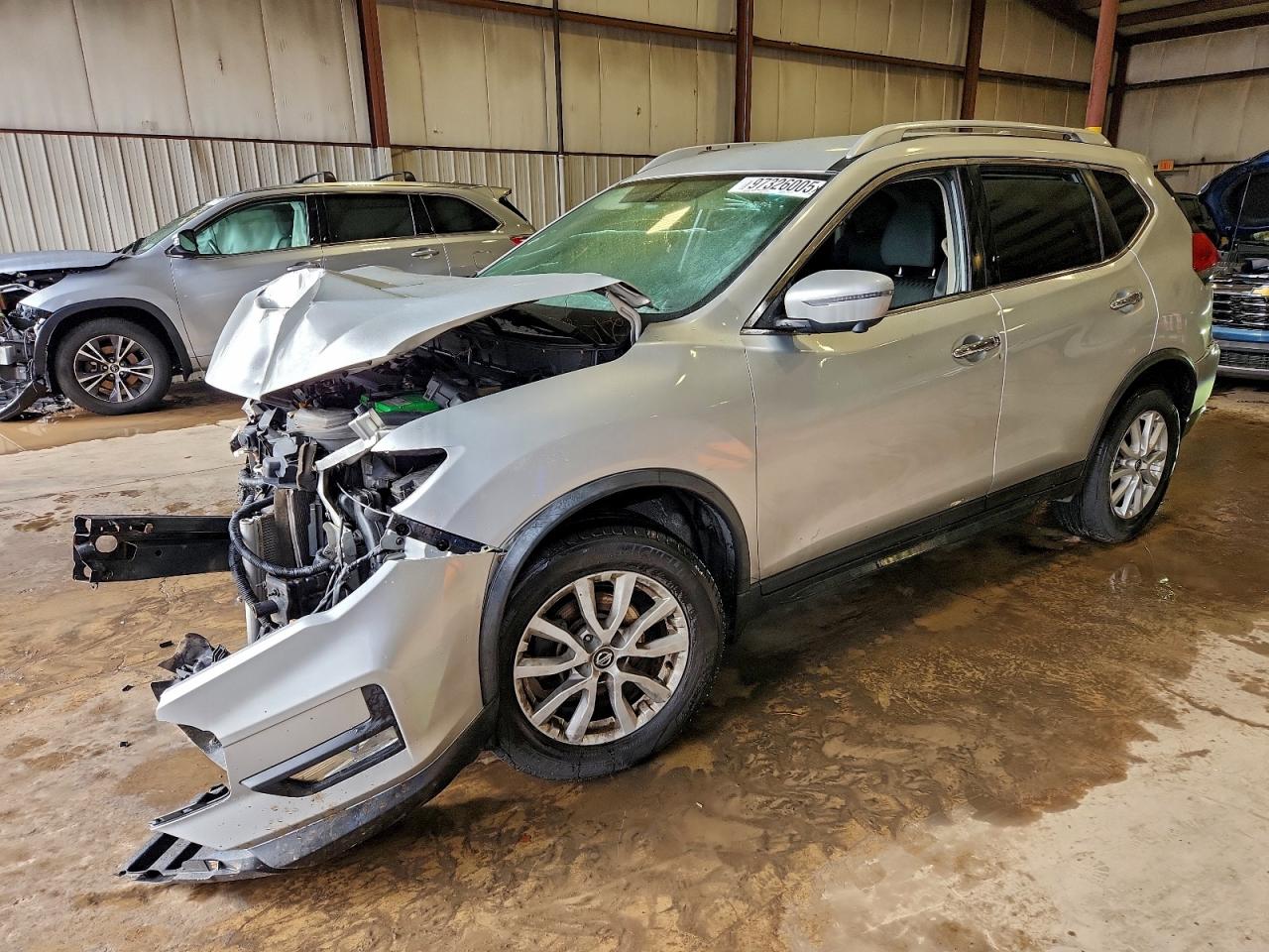 Salvage Nissan Rogue Image