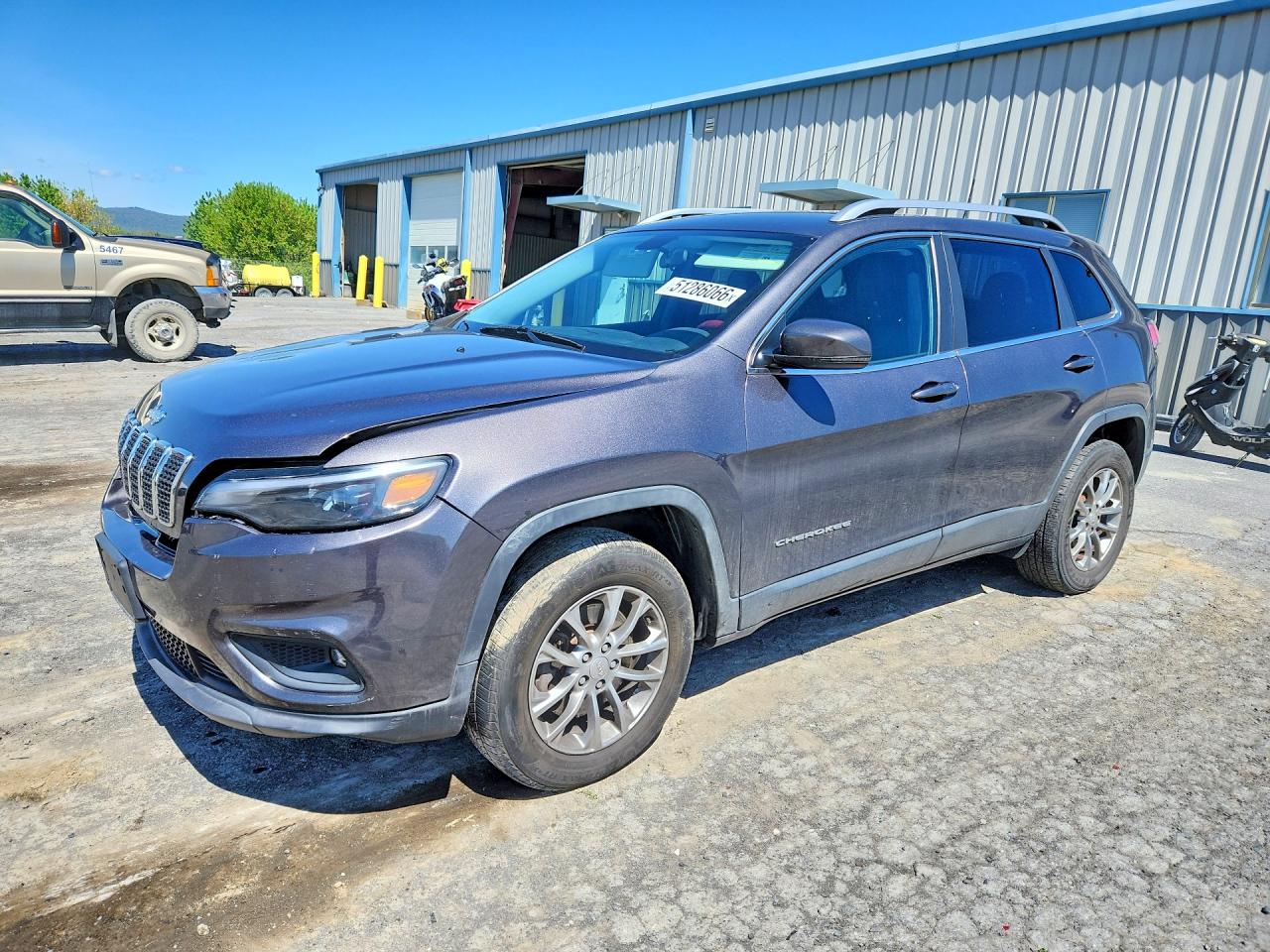 Salvage Jeep Cherokee Image
