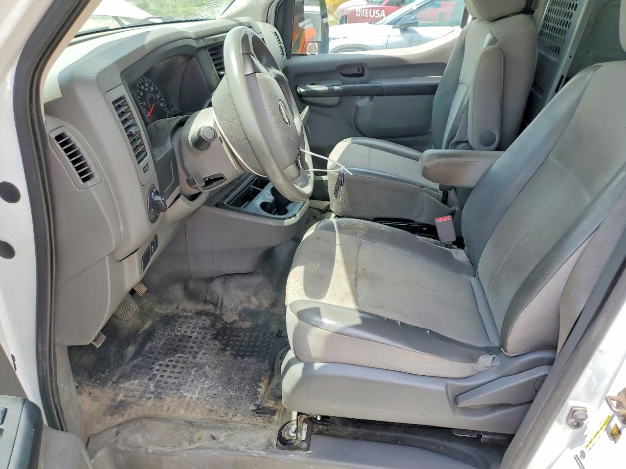 Nissan Nv