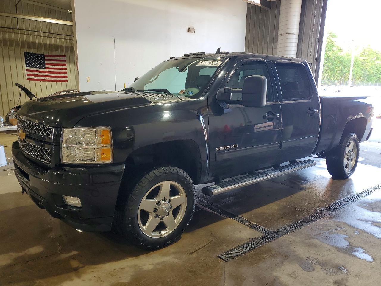 Salvage Chevrolet Silverado Image