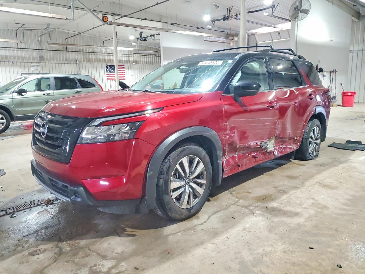 Salvage Nissan Pathfinder Image