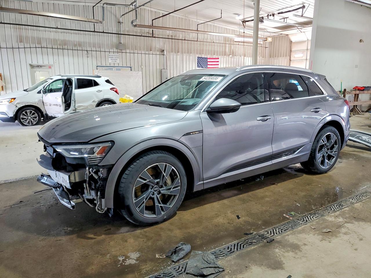 Salvage Audi e-tron Image