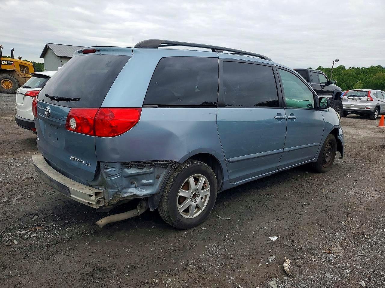 Toyota Sienna Le 8 Passenger