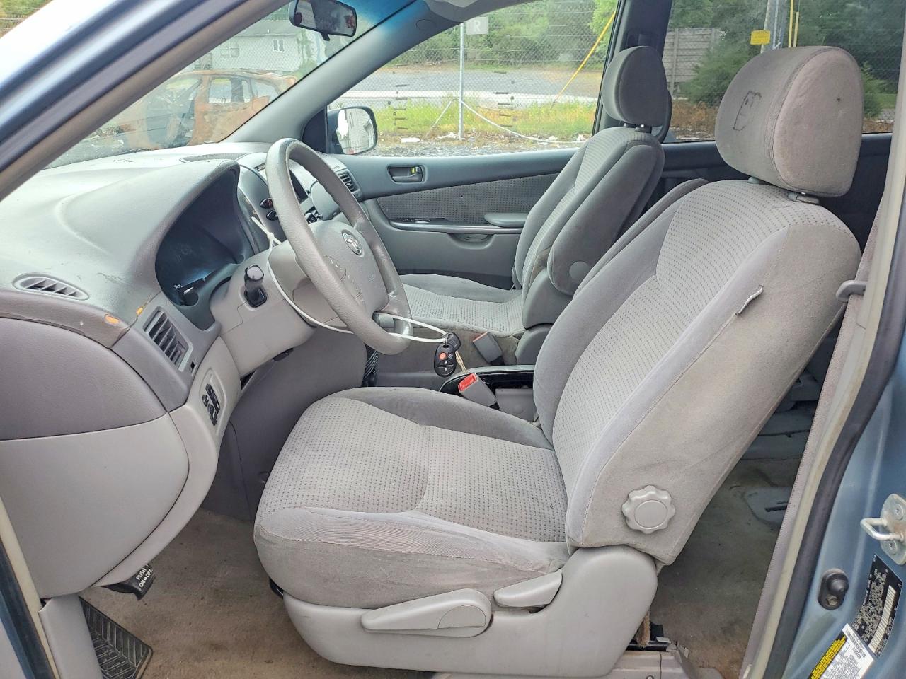Toyota Sienna Le 8 Passenger