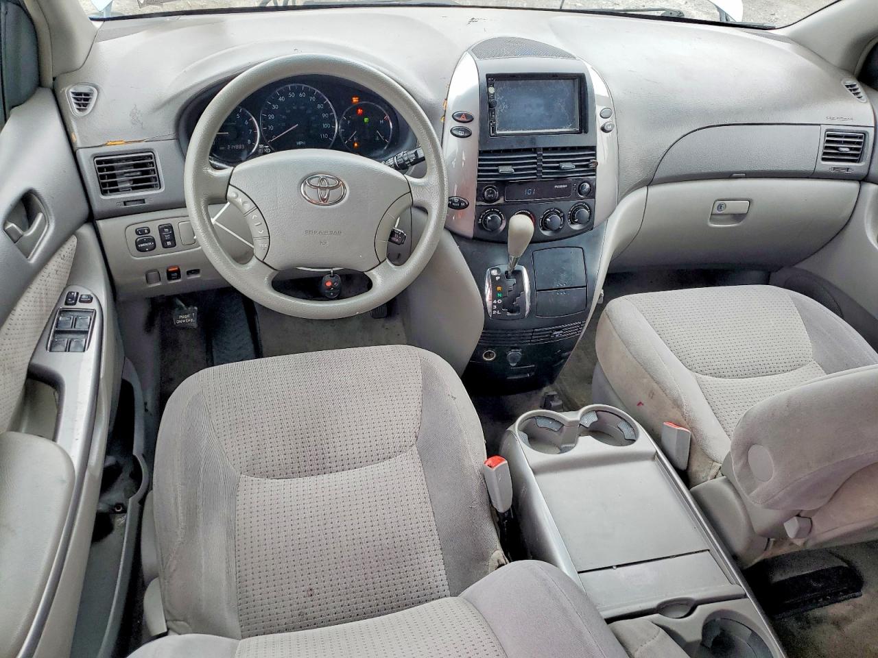 Toyota Sienna Le 8 Passenger