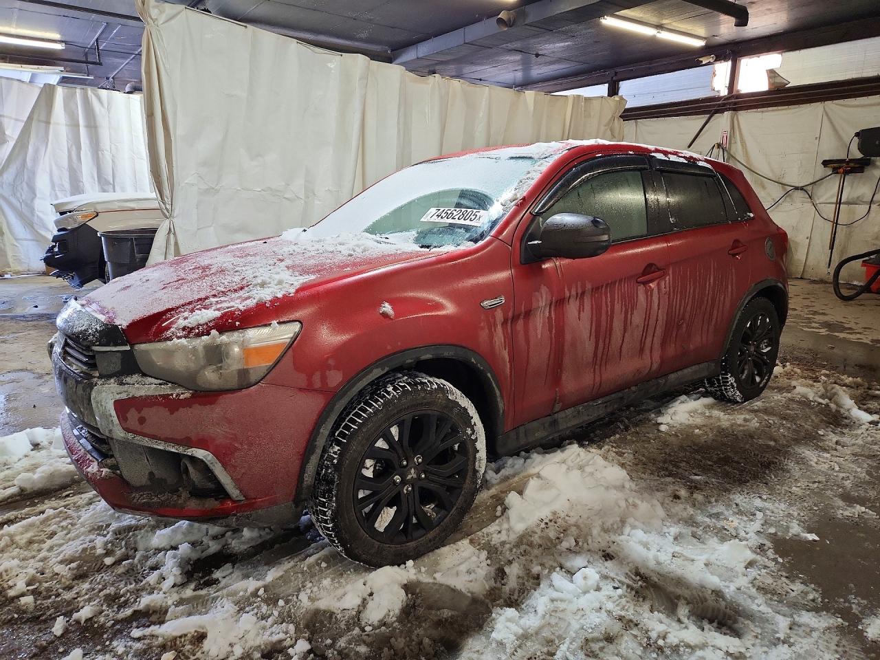 Salvage Mitsubishi Outlander Image