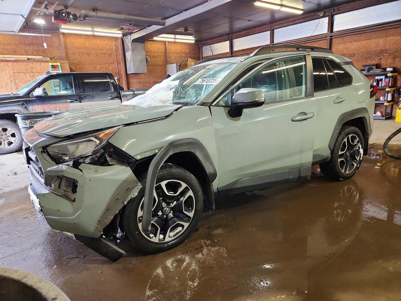 Salvage Toyota RAV4 Image