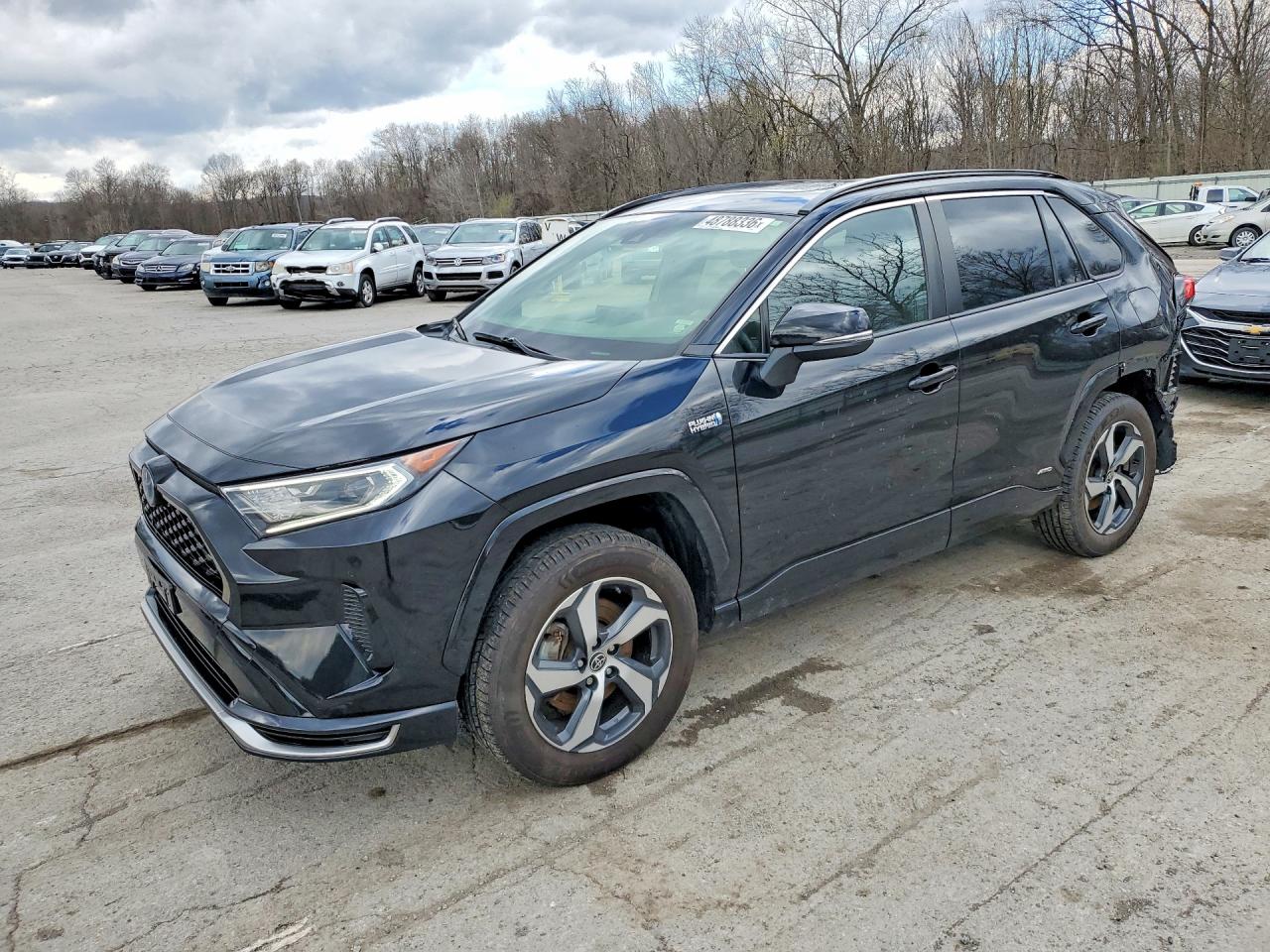 Salvage Toyota RAV4 Image