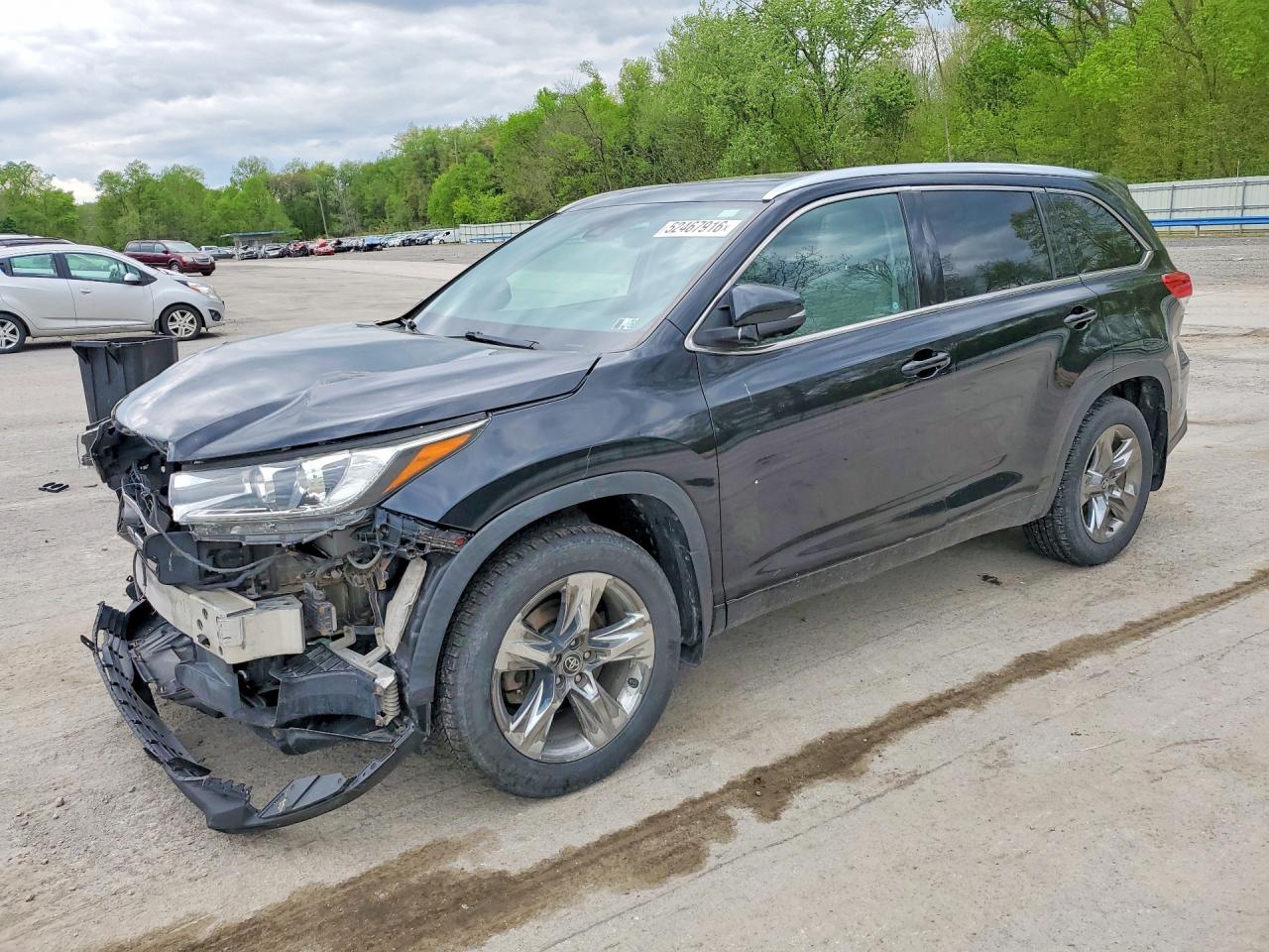 Salvage Toyota Highlander Image
