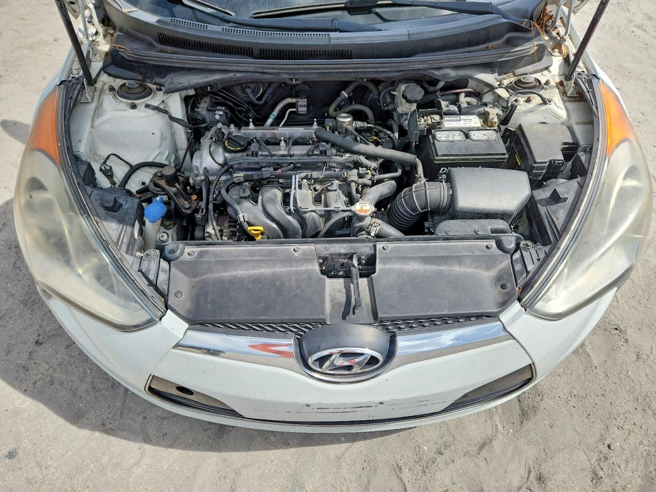Hyundai VELOSTER Base