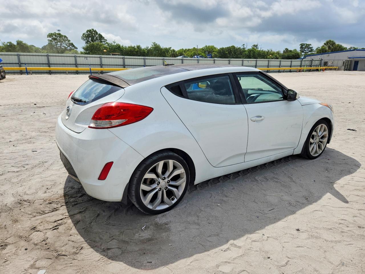Hyundai VELOSTER Base