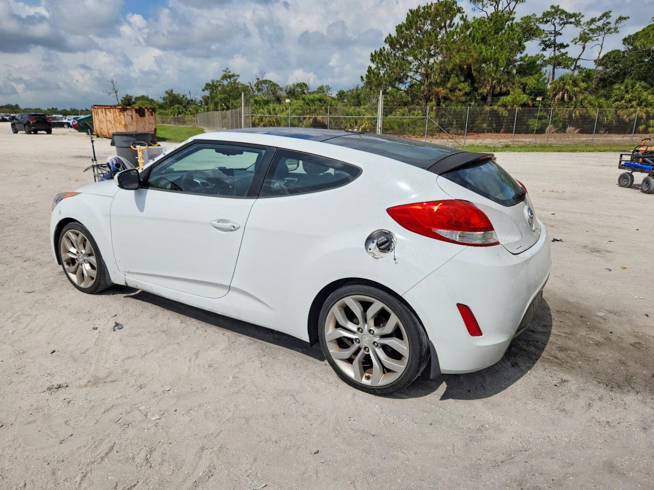 Hyundai VELOSTER Base