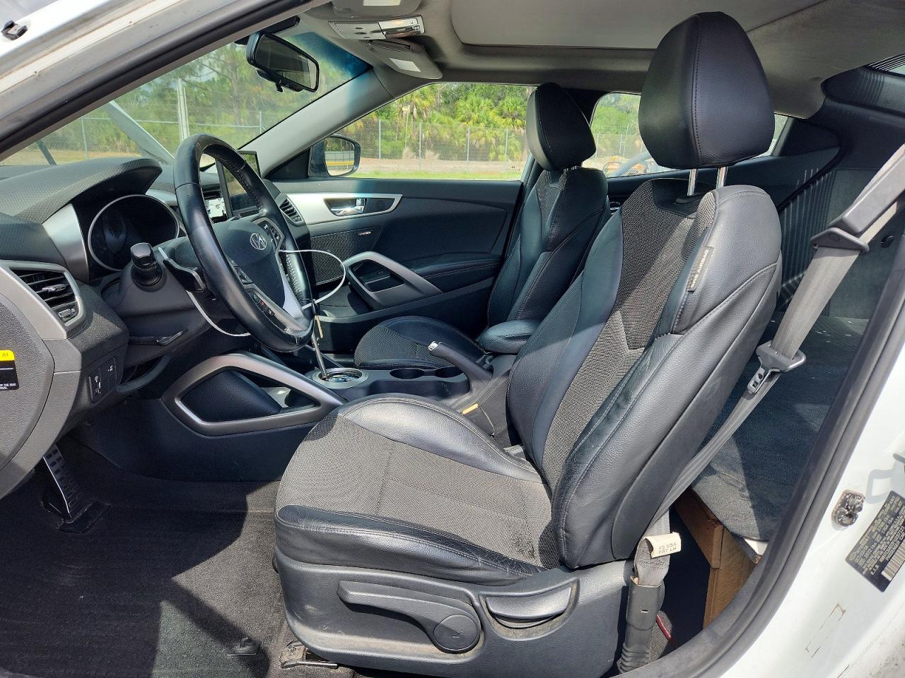 Hyundai VELOSTER Base