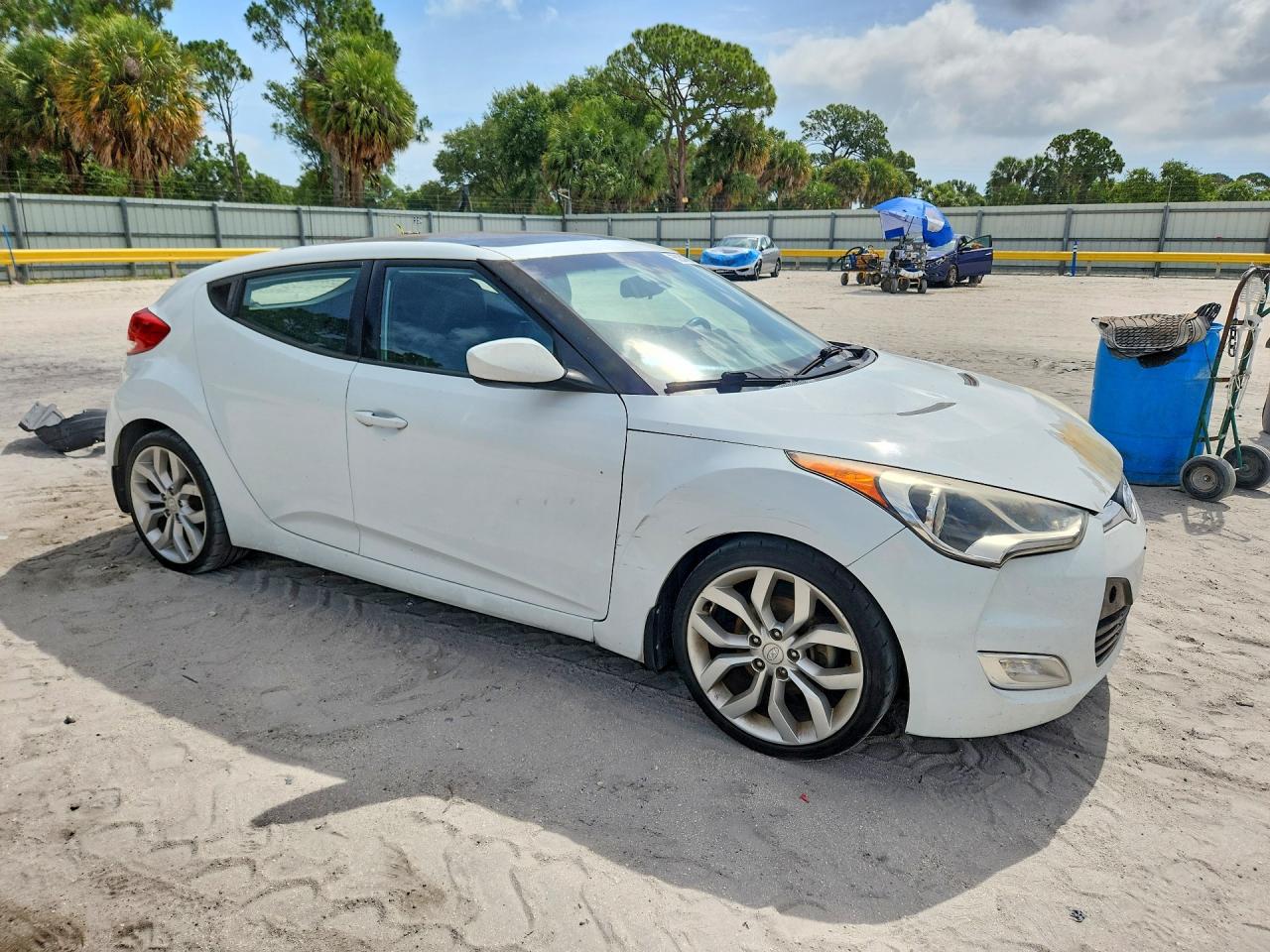 Hyundai VELOSTER Base