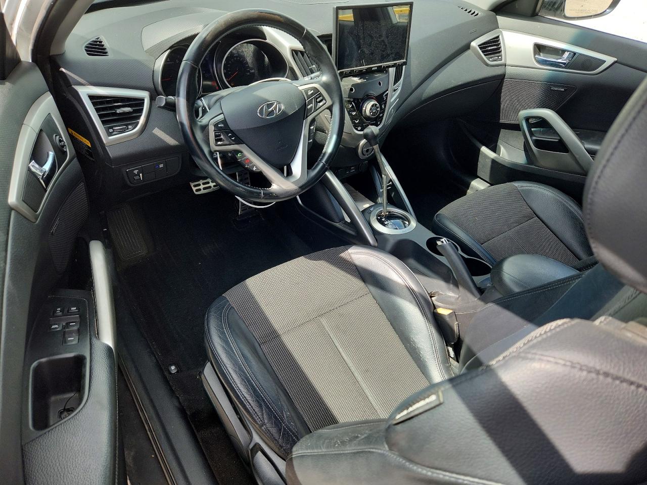 Hyundai VELOSTER Base