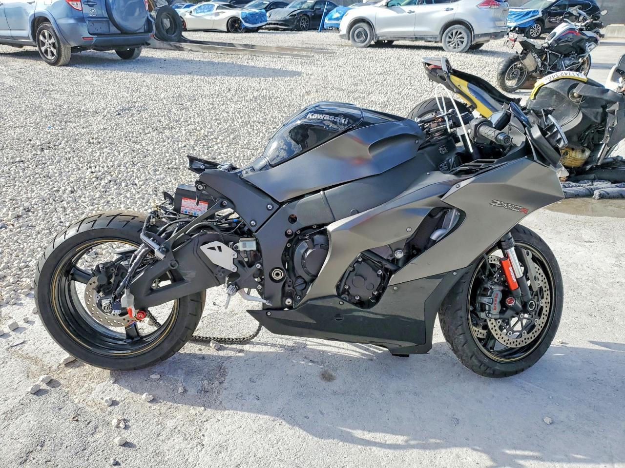 Salvage Kawasaki Zx1002 Image