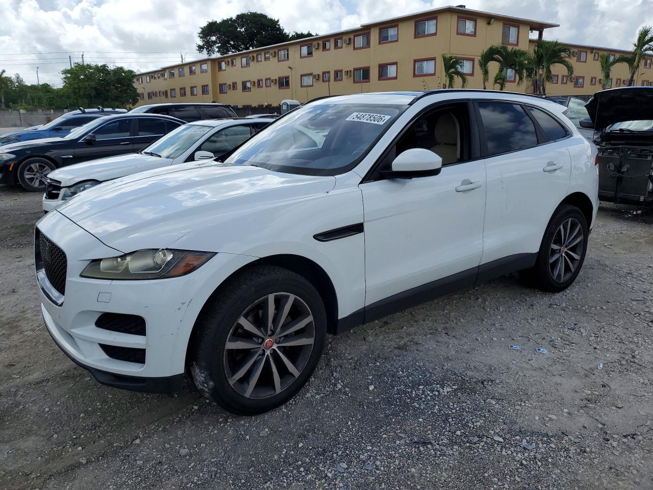 Salvage Jaguar F-PACE Image