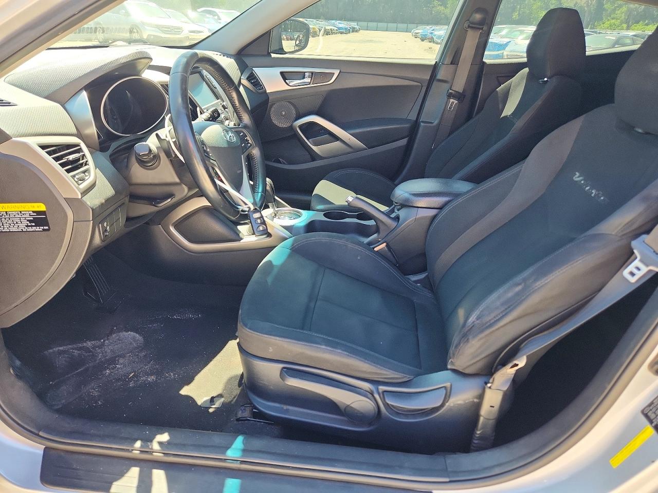 Hyundai VELOSTER Base