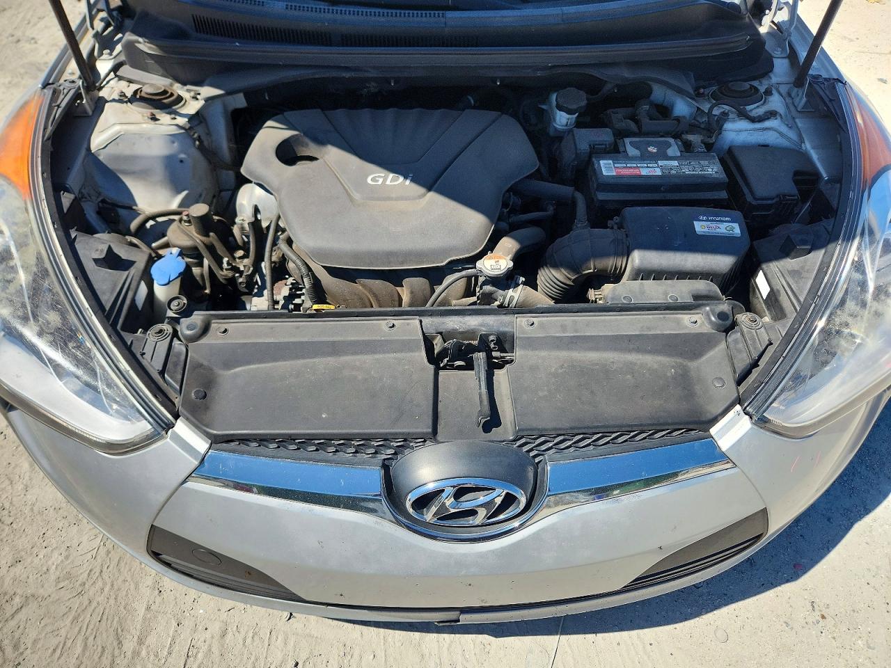 Hyundai VELOSTER Base
