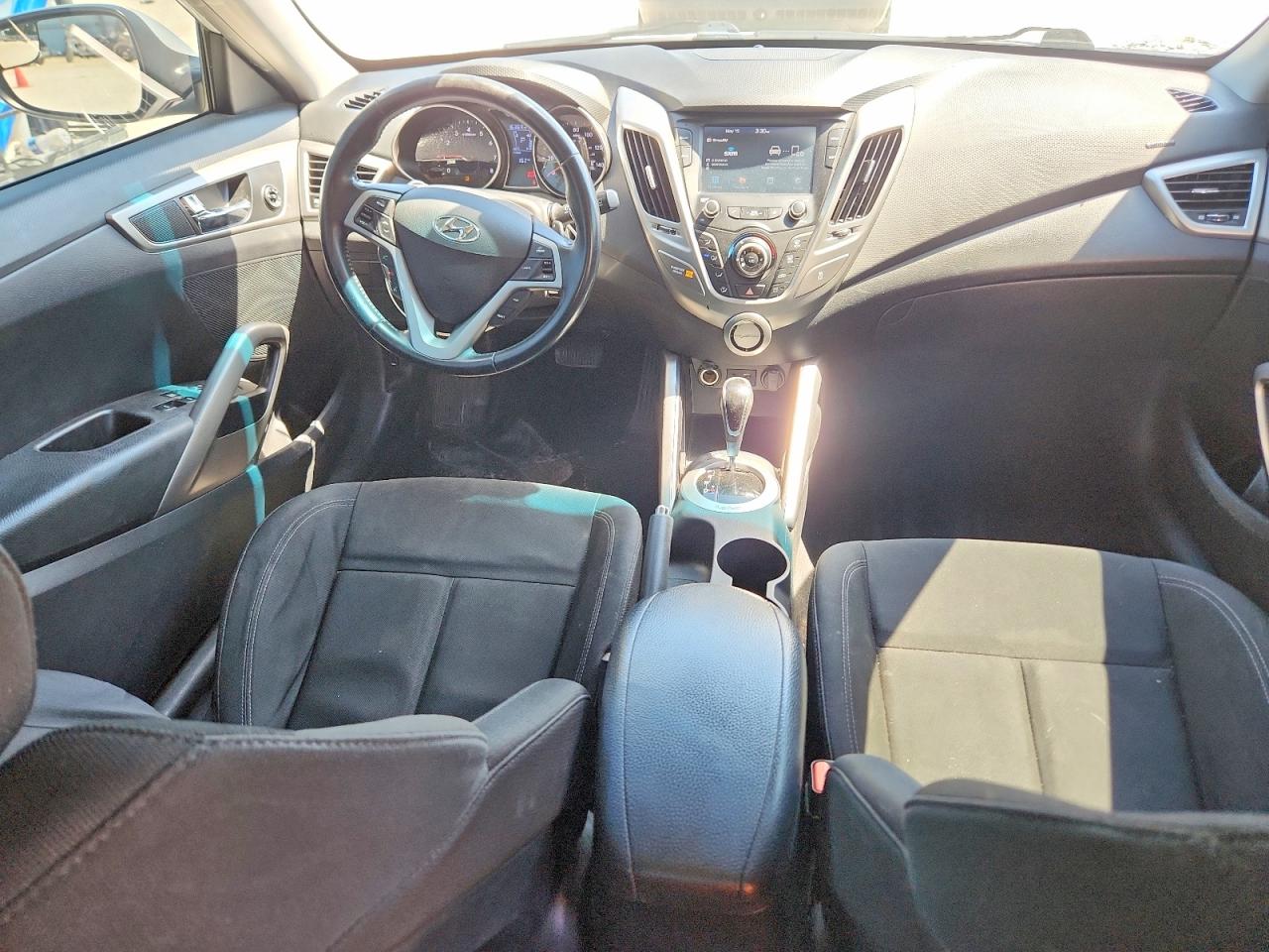 Hyundai VELOSTER Base