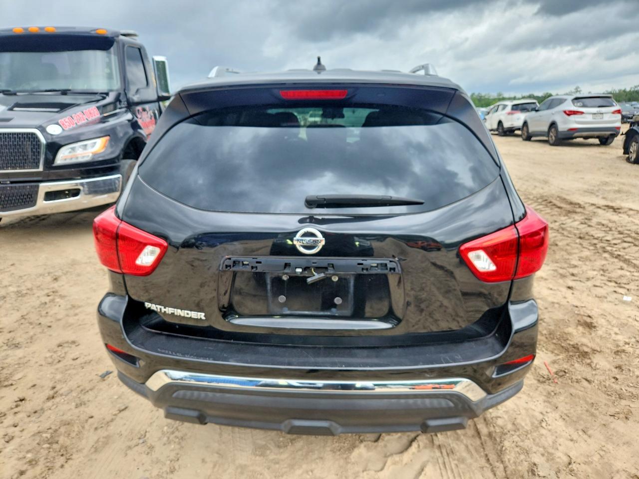 Nissan Pathfinder S