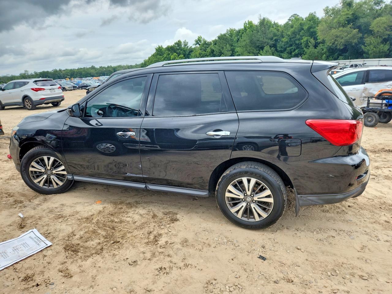Nissan Pathfinder S