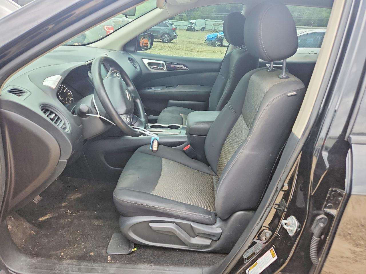 Nissan Pathfinder S