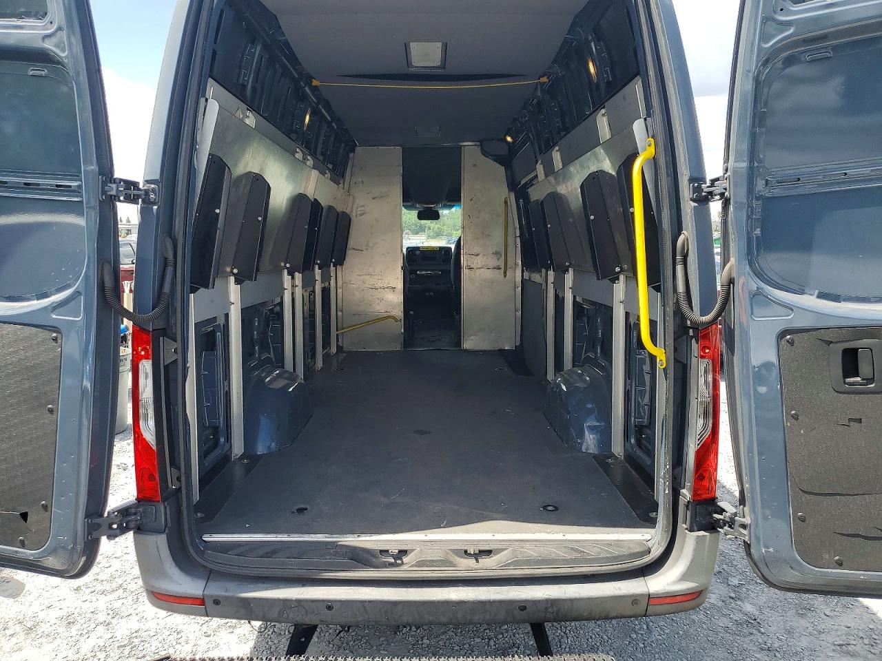 Mercedes-Benz Sprinter 2500
