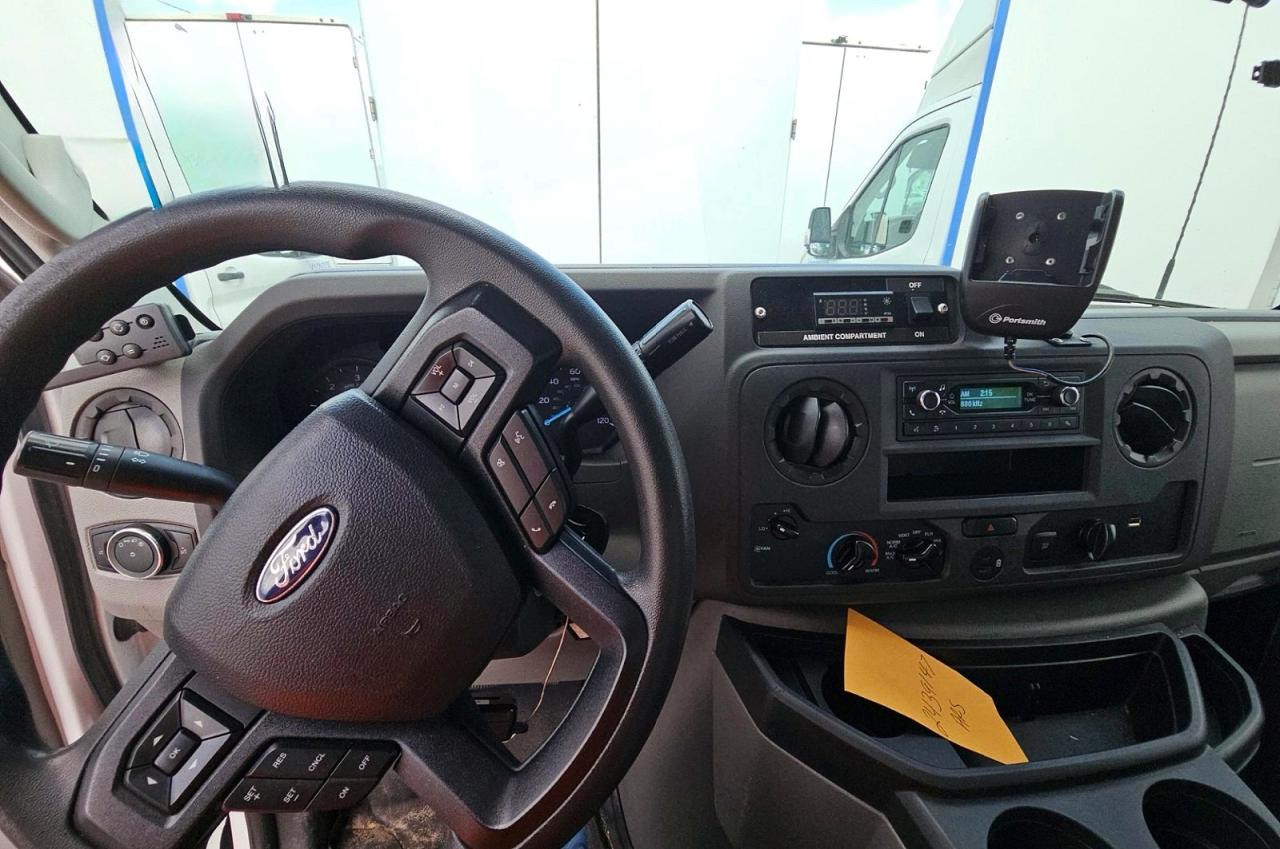 Ford Econoline E350 Super Duty Cutaway Van
