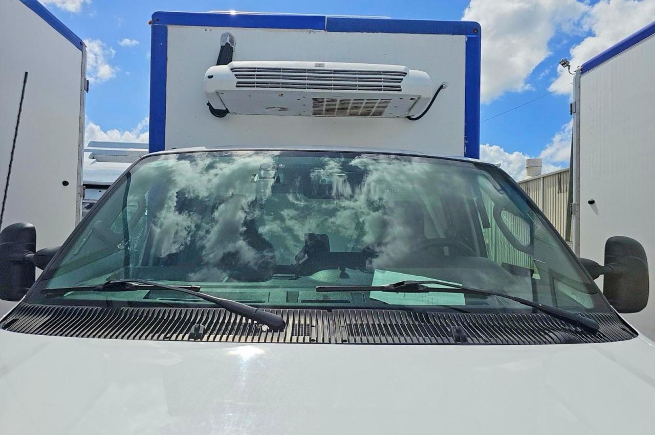 Ford Econoline E350 Super Duty Cutaway Van
