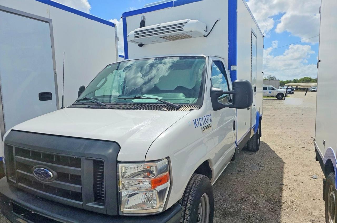 Ford Econoline E350 Super Duty Cutaway Van