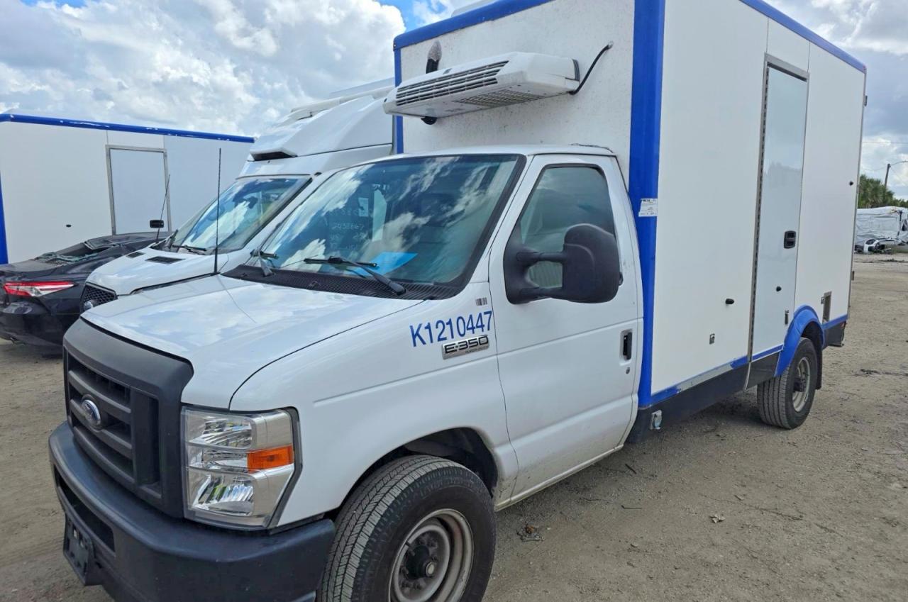 Ford Econoline E350 Super Duty Cutaway Van