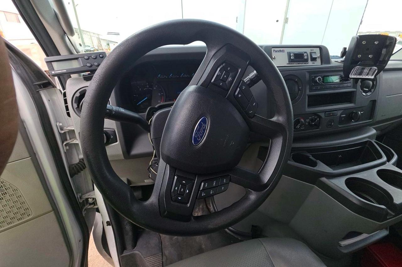 Ford Econoline E350 Super Duty Cutaway Van
