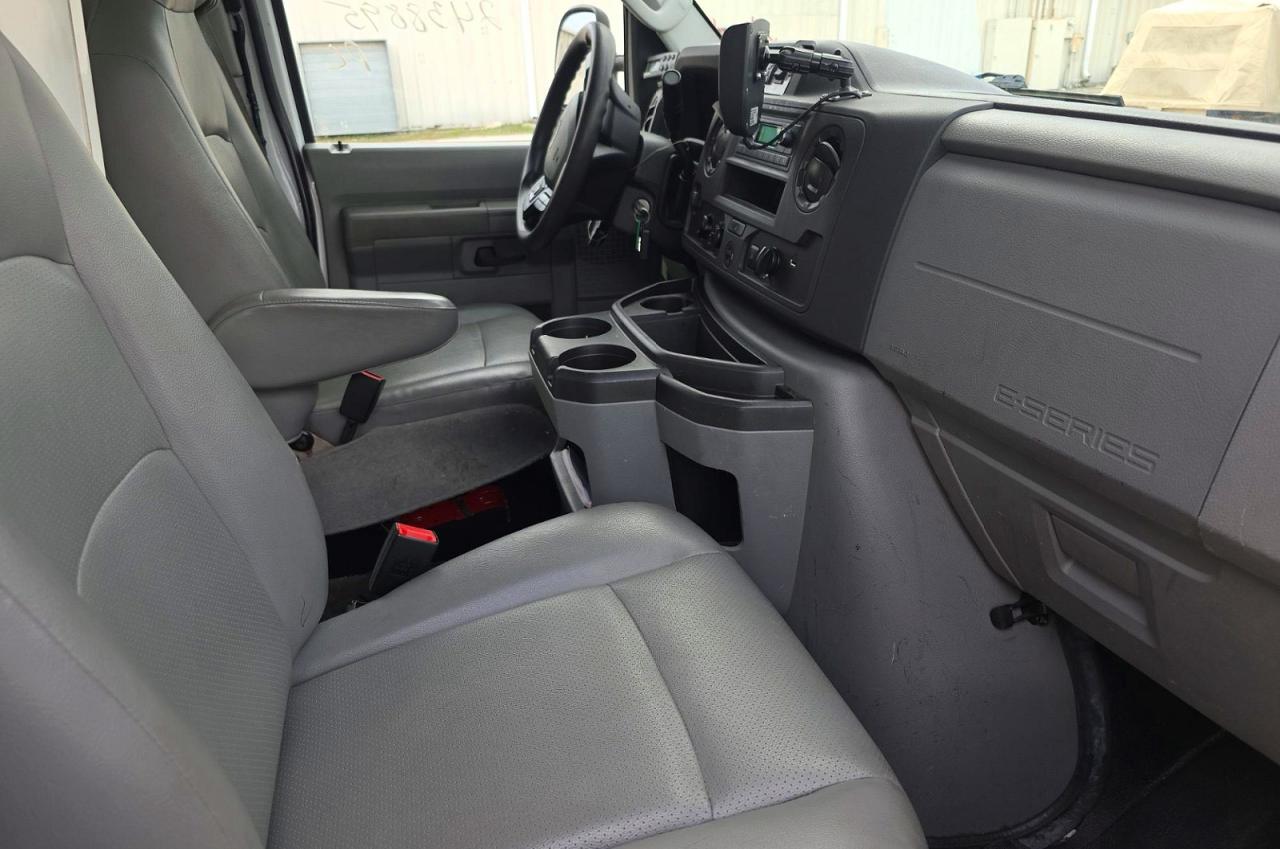 Ford Econoline E350 Super Duty Cutaway Van