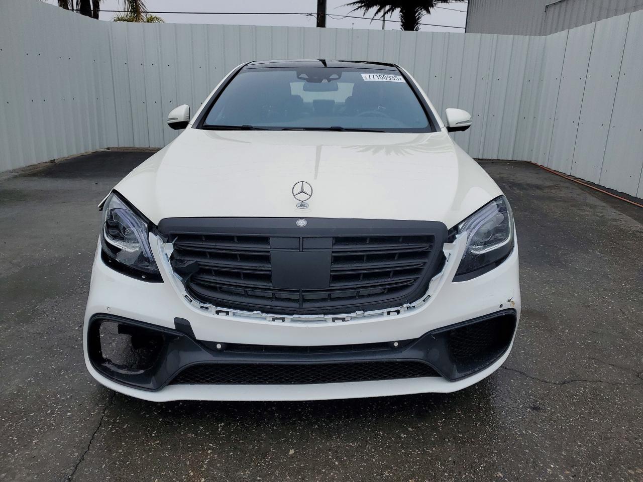 Mercedes-Benz S-Class 550