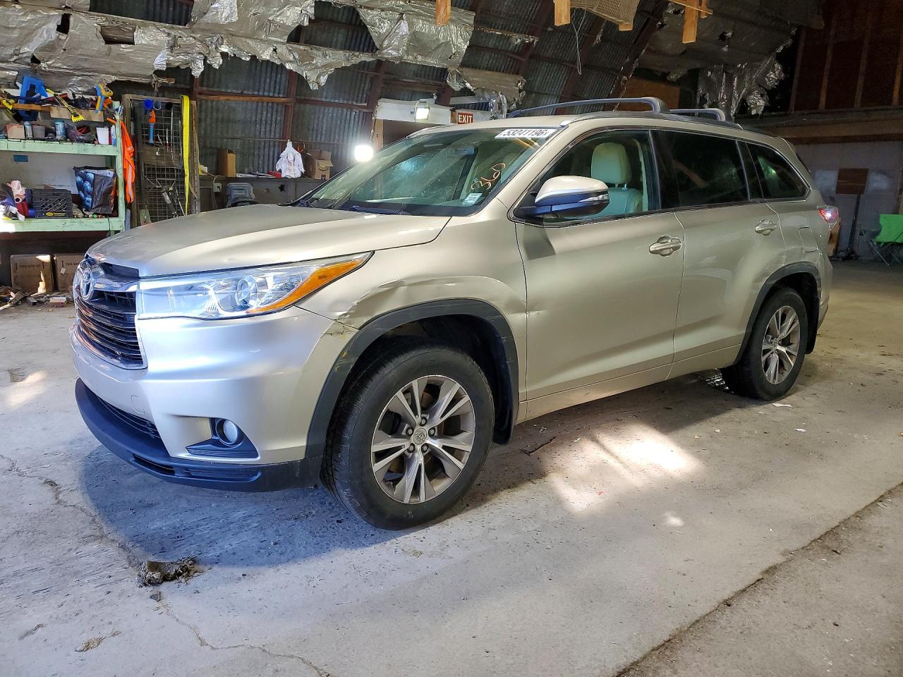 Salvage Toyota Highlander Image