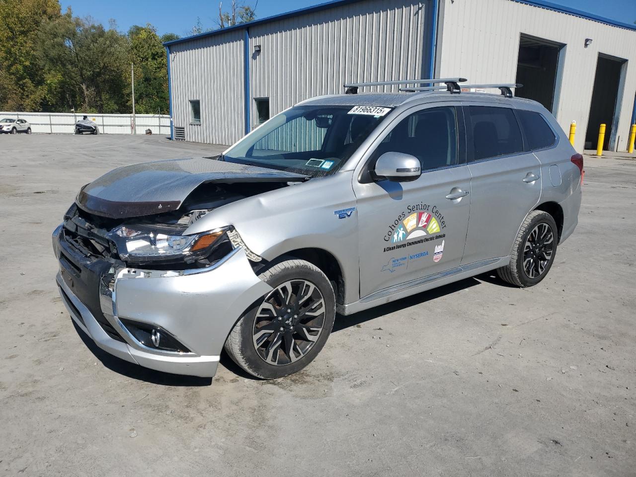 Salvage Mitsubishi Outlander Image