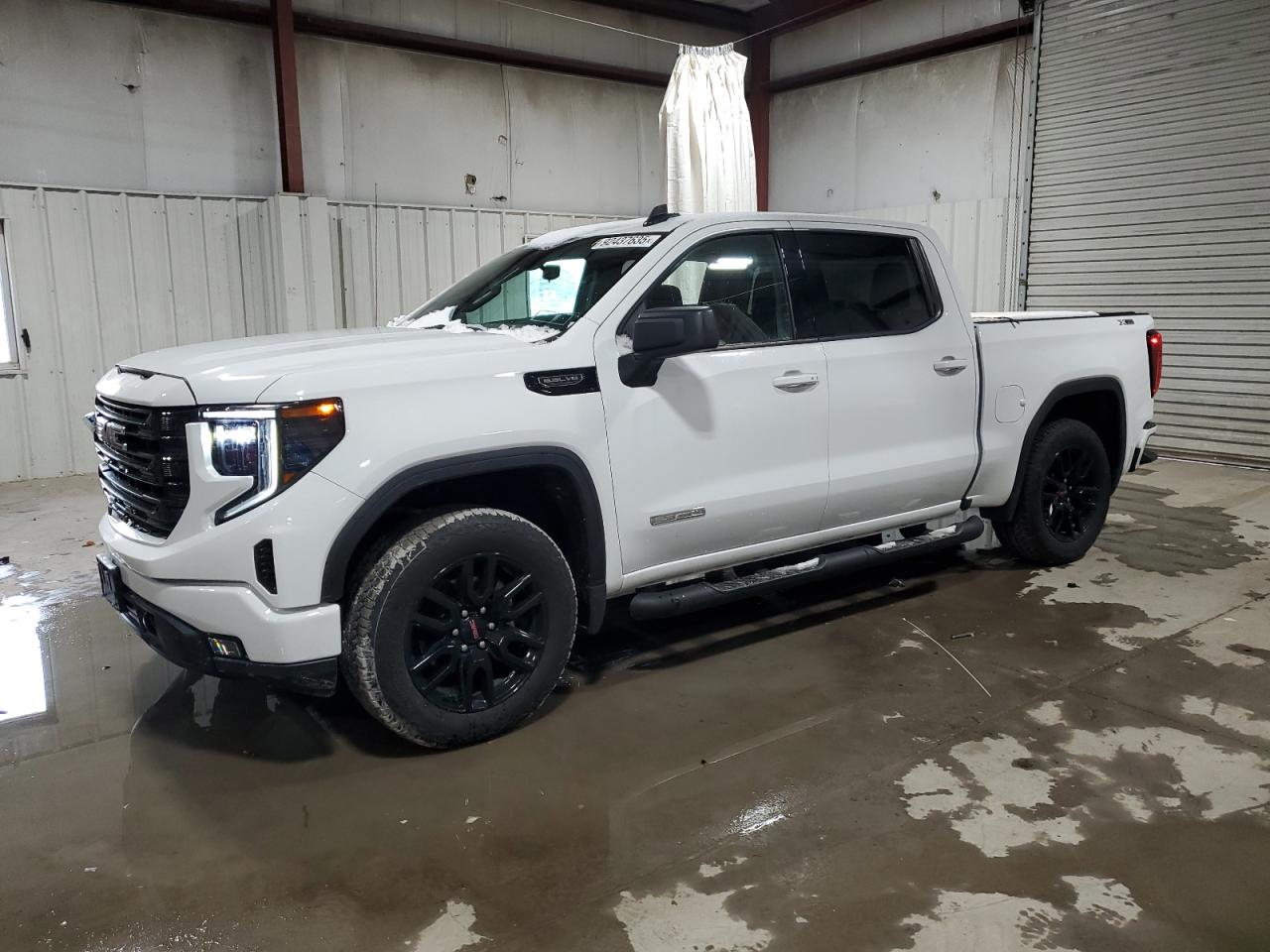 Salvage GMC Sierra Image