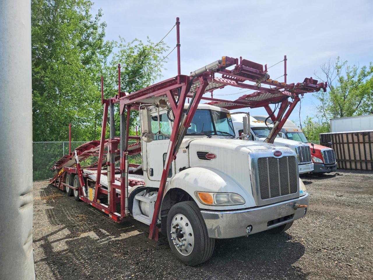 Salvage Peterbilt 348 Image