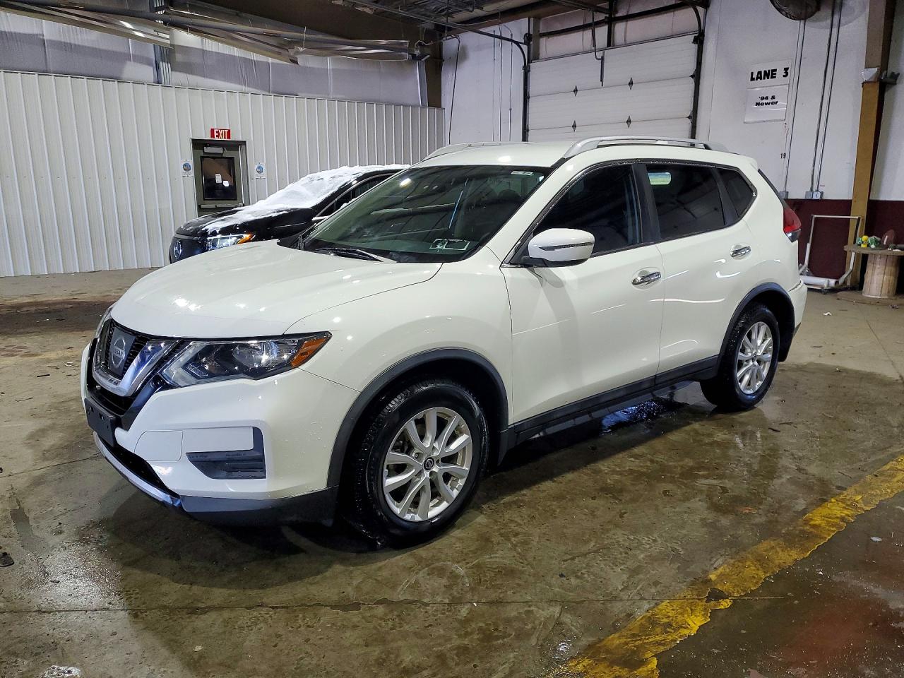 Salvage Nissan Rogue Image