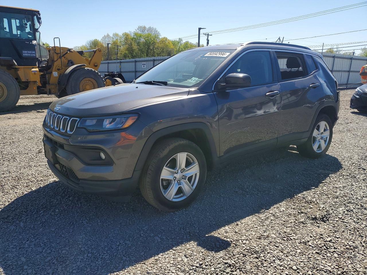 Salvage Jeep Compass Image
