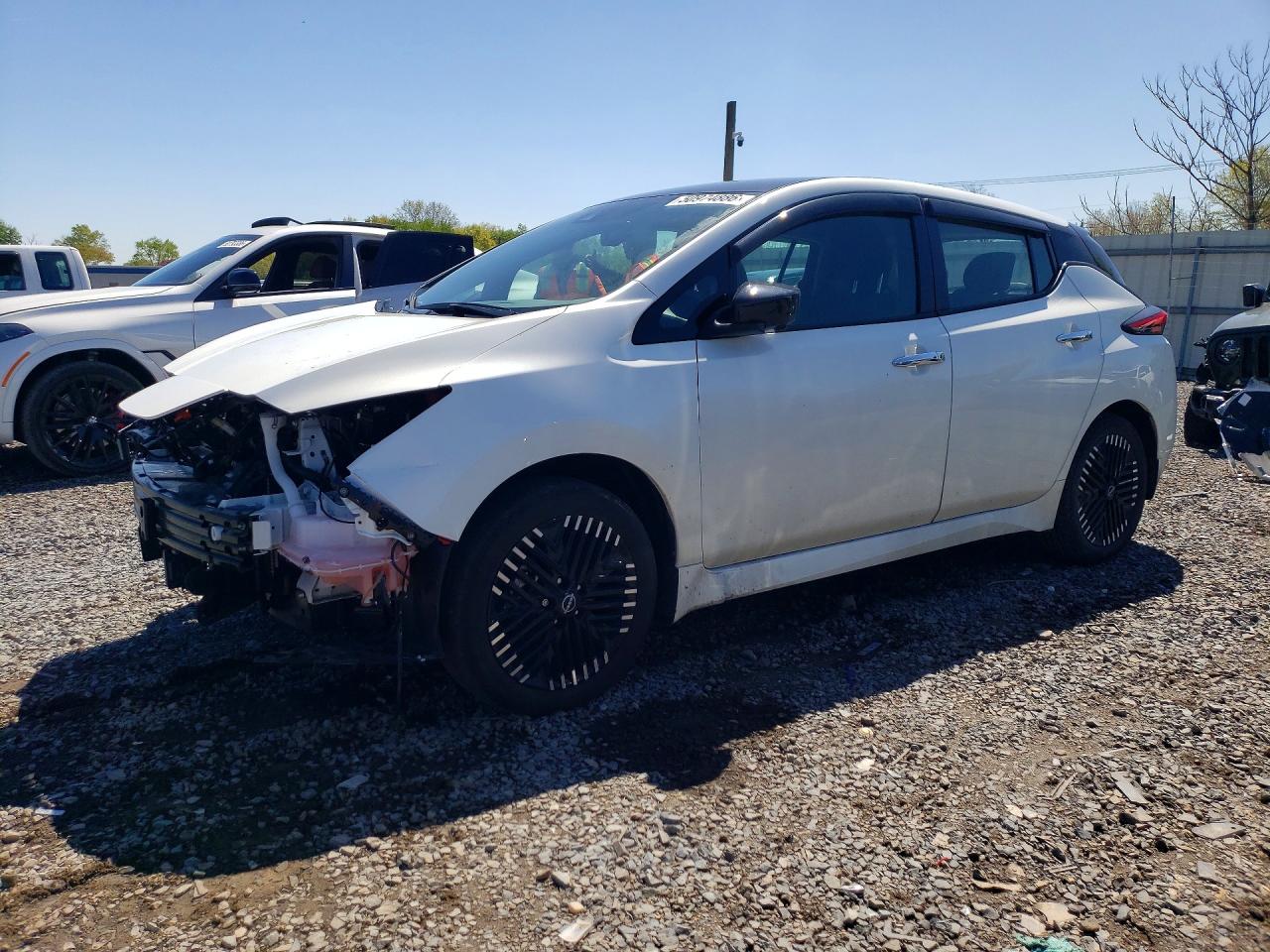 Salvage Nissan LEAF Image