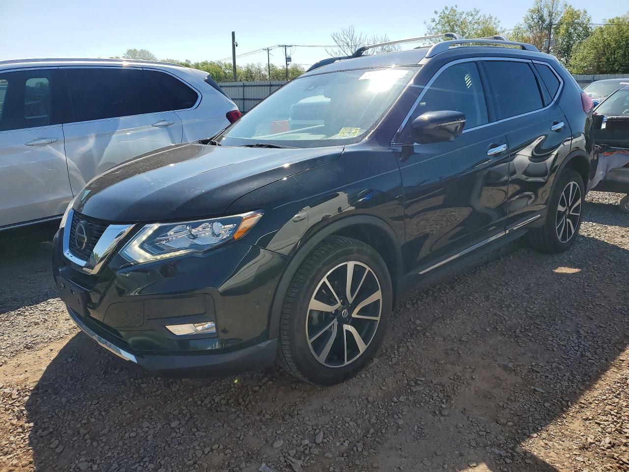 Salvage Nissan Rogue Image