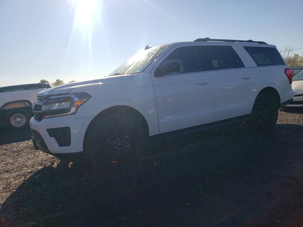 Salvage Ford Expedition Image