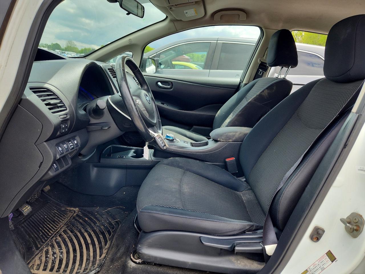 Nissan LEAF S